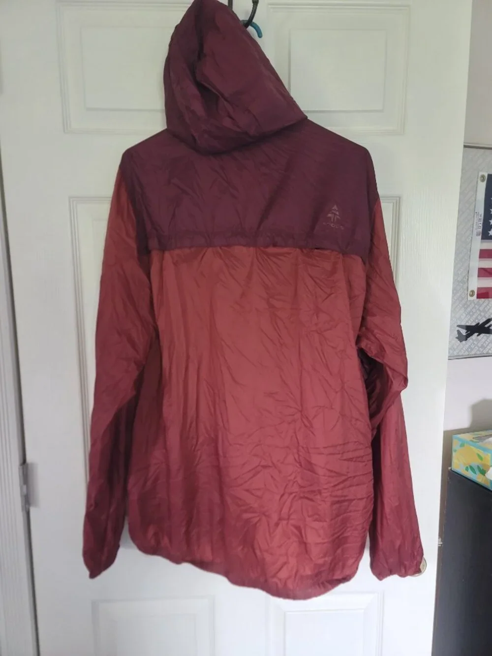 Mens Woods red/burgundy hooded full zip windbreaker - size XL